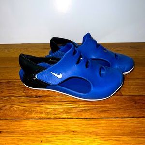 Nike water shoes